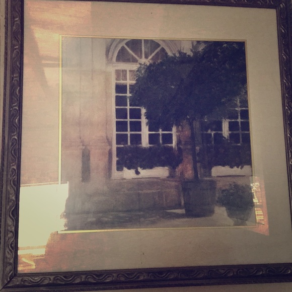 Picture frame it’s in good condition